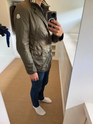 Moncler Field jacket - Field jacket från Moncler - Storlek 1 (S) - Skick 9/10 - 100% Äkthetsgaranti