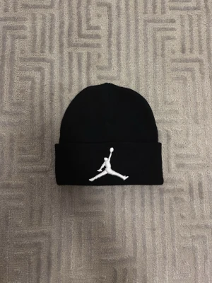 Svart Jordan beanie  - Perfekt skick!!
