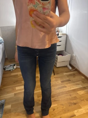 Mörkblå true religion jeans - Säljer ett par true religion jeans som jag aldrig använt