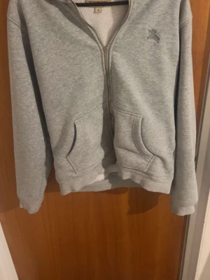 Burberry Zip up hoodie - Men va försiktig med zipen zip up slowly