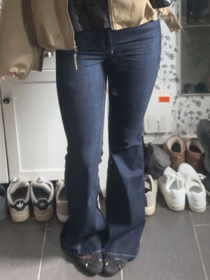 Gina jeans - Skitsnygga jeans från Gina tricot, bootcut jeans med medelhög midja.💙Storlek 36
