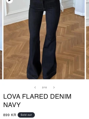 ALOBHA flared navy jeans 38 -  Säljer mina oanvända ALOBHA jeans i storlek 38 eftersom de ej passade.