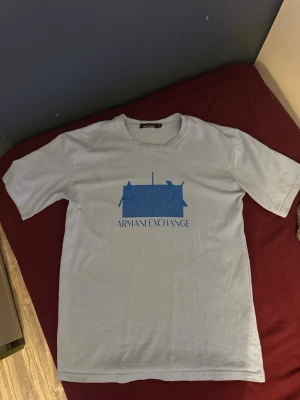 Armani exchange  - Armani exchange tshirt färgen ljusblå. Fin passform!!
