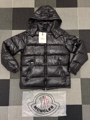 Moncler Maya jacka  - Storlek M skriv gärna vid intresse 