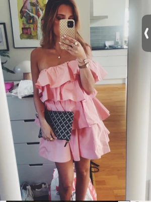 Zara klänning  - Super fin klänning, inga defekter som ny! 