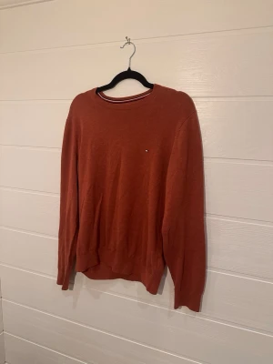 Tommy Hilfiger Orange Tröja S - Storlek: S, Material: 91% Bomull, 9% Silke, bra skick!!