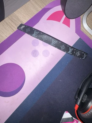 Svart armband från zara - Svart armand från Zara som kommer göra alla dina fits cleanare🥶