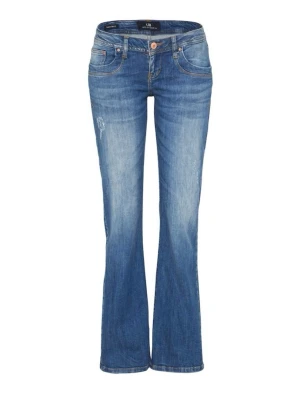 Blå bootcut jeans med slitningar - Snygga blå bootcut jeans med lätt slitna detaljer och klassisk femficksdesign. Jeansen har normal midja och är tillverkade i denim med en skön stretch. Perfekta för dig som gillar en avslappnad men trendig look.