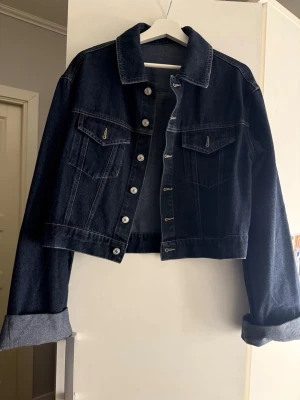Denim Jacket - Superfin jeans jacka, helt oanvänd.