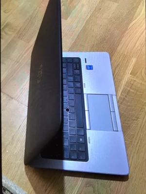 Hp elitebook 840, core i5, funkar med laddare,  Batteri funkar inte - Hp elitebook 840, core i5, funkar med laddare,  Batteri funkar inte,    500GB HD, 8GB ram, Windows 10, laddare ingår 