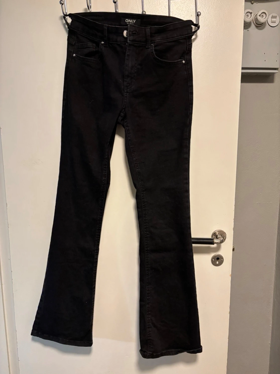Svarta bootcut jeans från ONLY