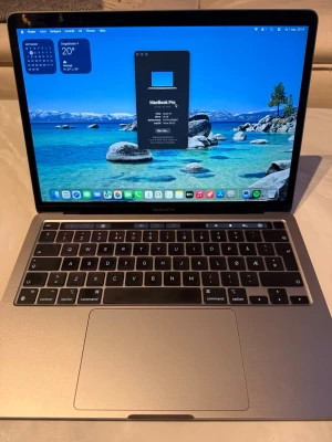MacBook Pro 13” M1 2020 – 16 GB RAM / 512 GB SSD - Säljer en MacBook Pro 13” M1 (2020) i fint skick. Snabb och smidig dator som fungerar som den ska. • Apple M1-chip • 16 GB RAM • 512 GB SSD • Batterihälsa 86 % • Touch Bar & Touch ID  Säljes då den inte längre används.