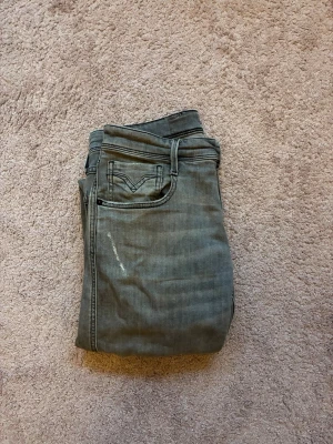 Replay jeans  - Säljer nu dessa sjukt feta replay jeans! Storlek w30 l30! Skicket är som nytt endast använda 2 gånger! Nypris 2299kr mitt pris endast 799!! Dm vid frågor!