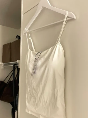 soft sculpt padded singlet - Älskar!! Man behöver inte ha bh i den heller då de redan är vadderade som en bh! Helt ny med prislapp