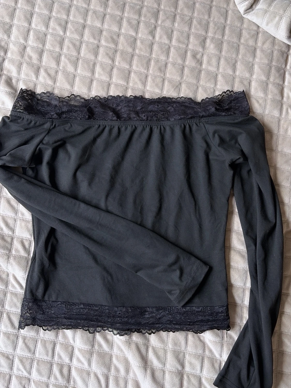 Svart offshoulder topp med spets - 1