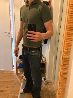 Mörkgrön piké tröja - Säljer mörkgrön piké tröja, stilren och snygg!