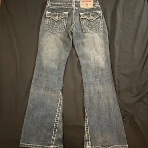 True religion jeans - skitcoola trueys som tyvärr inte kommer till användning! sitter bootcut och lågmidjade 💓