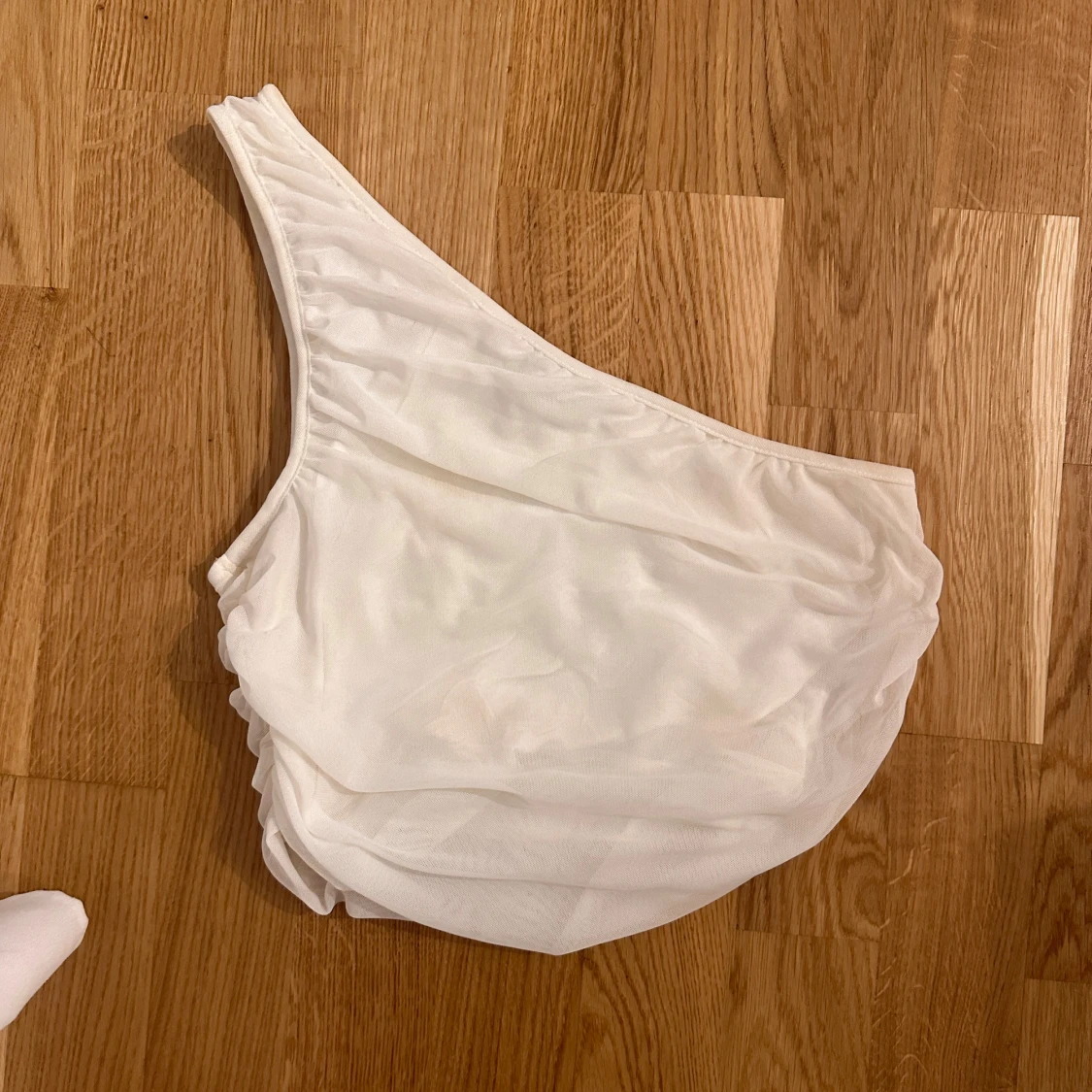 Vit topp från NA-KD