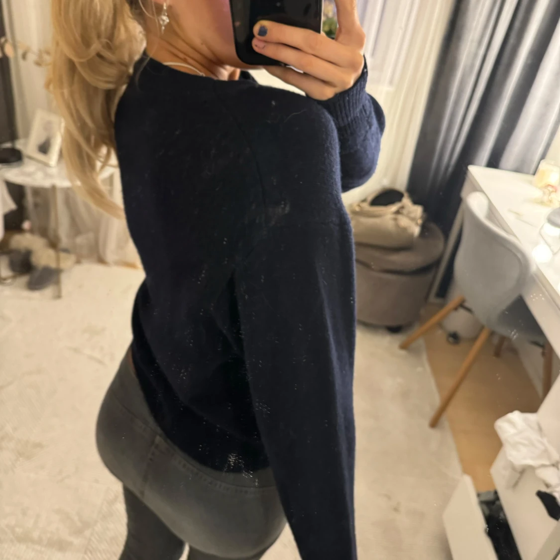 Mörkblå stickad tröja - 91