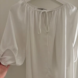 Blus - Blus i strl 42 men passar mig som bär 38