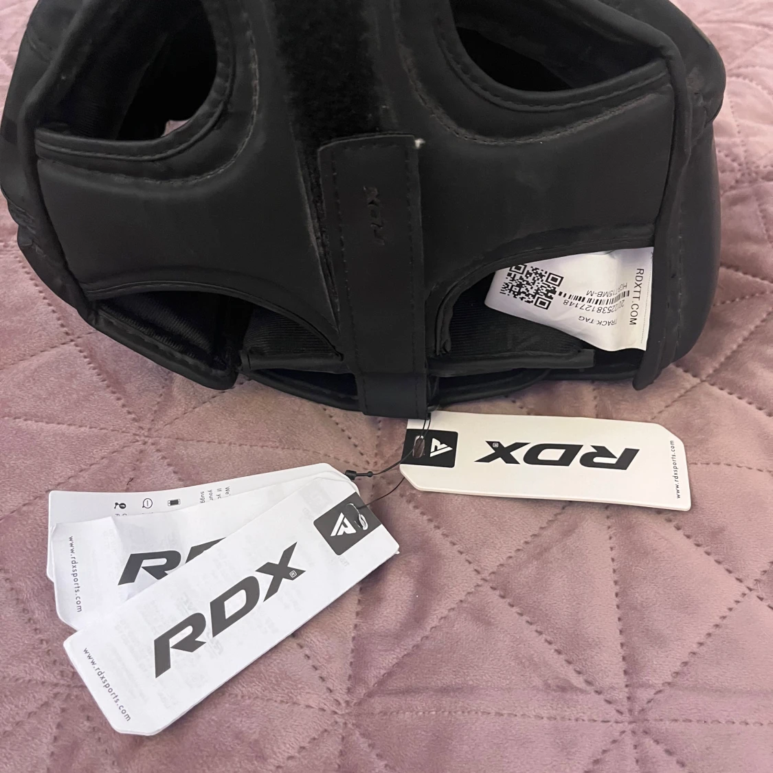 Svart huvudskydd från RDX för kampsport - 90