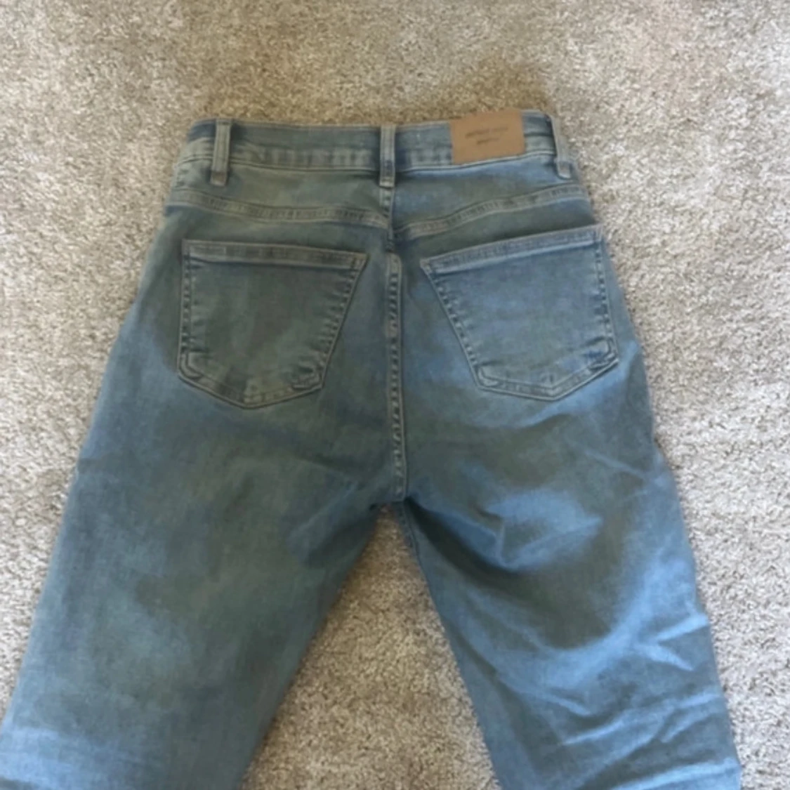 Blå jeans från Gina tricot  - 90