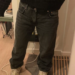 Perfect Jeans Gina tricot 40 - Mycket bra skick, använda 3 gånger. Storlek 40. Är 165 och de är lite långa för mig. 