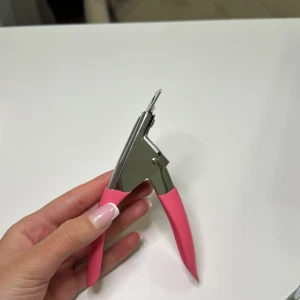 Nagel tipp klippare (nagelsax) - Säljer en nagel tipp klippare då den ej kommer t använd längre. Använd max 4 gånger. Precis som nu, funkar som den ska! 