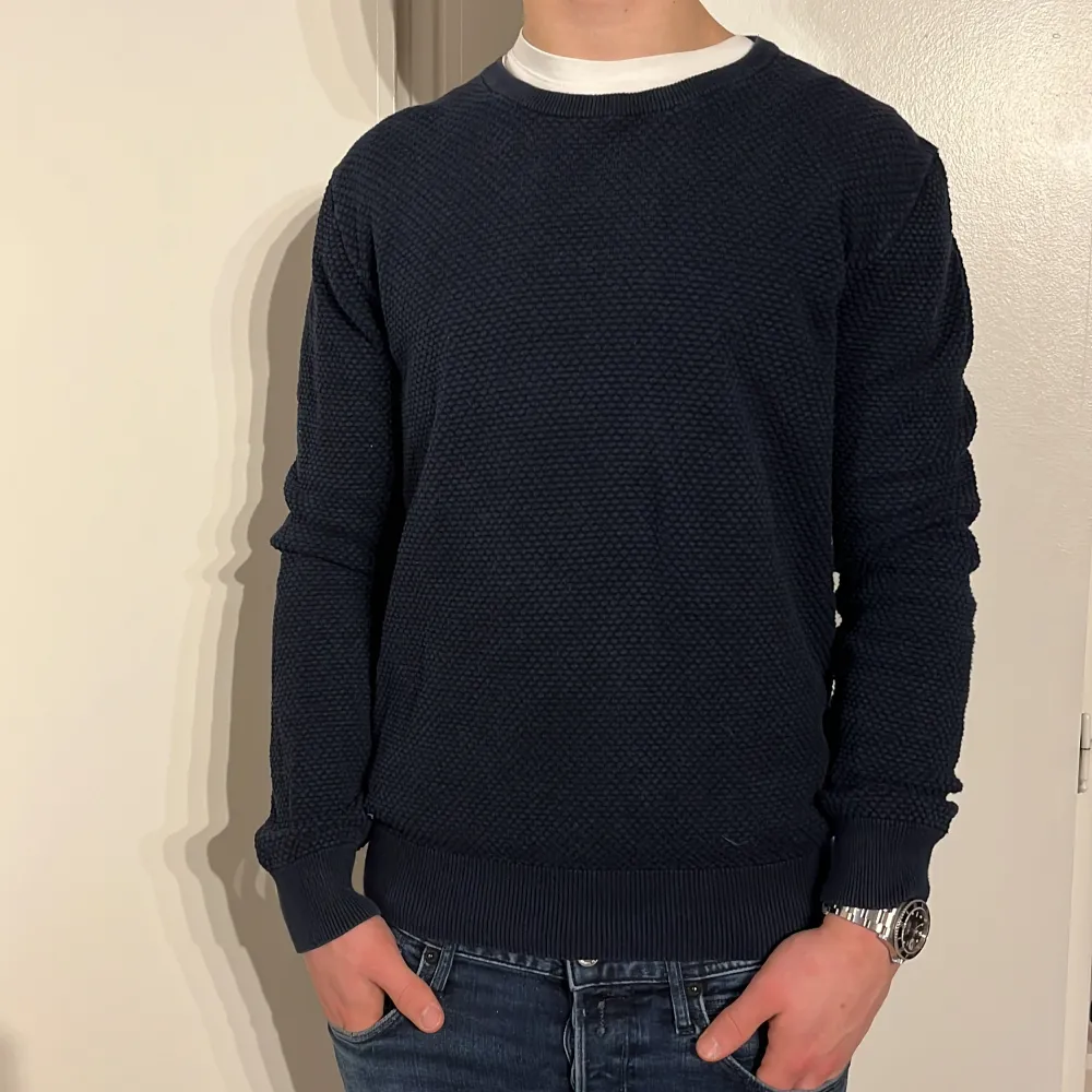 Skick: 9/10 | Size - M | Modellen är ca 177cm lång | Fraktar via PostNord eller Instabox på köparens bekostnad | Hör av dig vid minsta fråga eller fundering📩. Tröjor & Koftor.