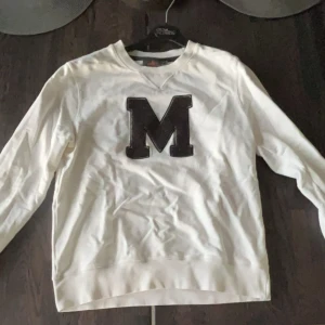 Morris tröja - Tja, säljer nu min Morris tröja i väldigt bra skick, använd 2 gånger. Köpt för 1300. Pris går att diskutera vid snabb affär