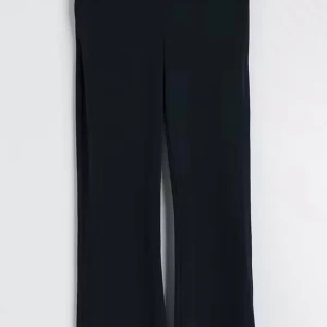 Yoga pans från Gina 💘 - Svarta yoga pans från Gina tricot i storleken 134/140 💘 young
