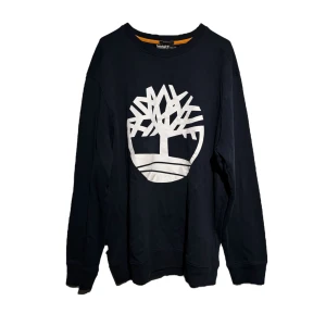 Svart sweatshirt från Timberland - Säljer en svart sweatshirt från Timberland och har använd bara tre gånger.
