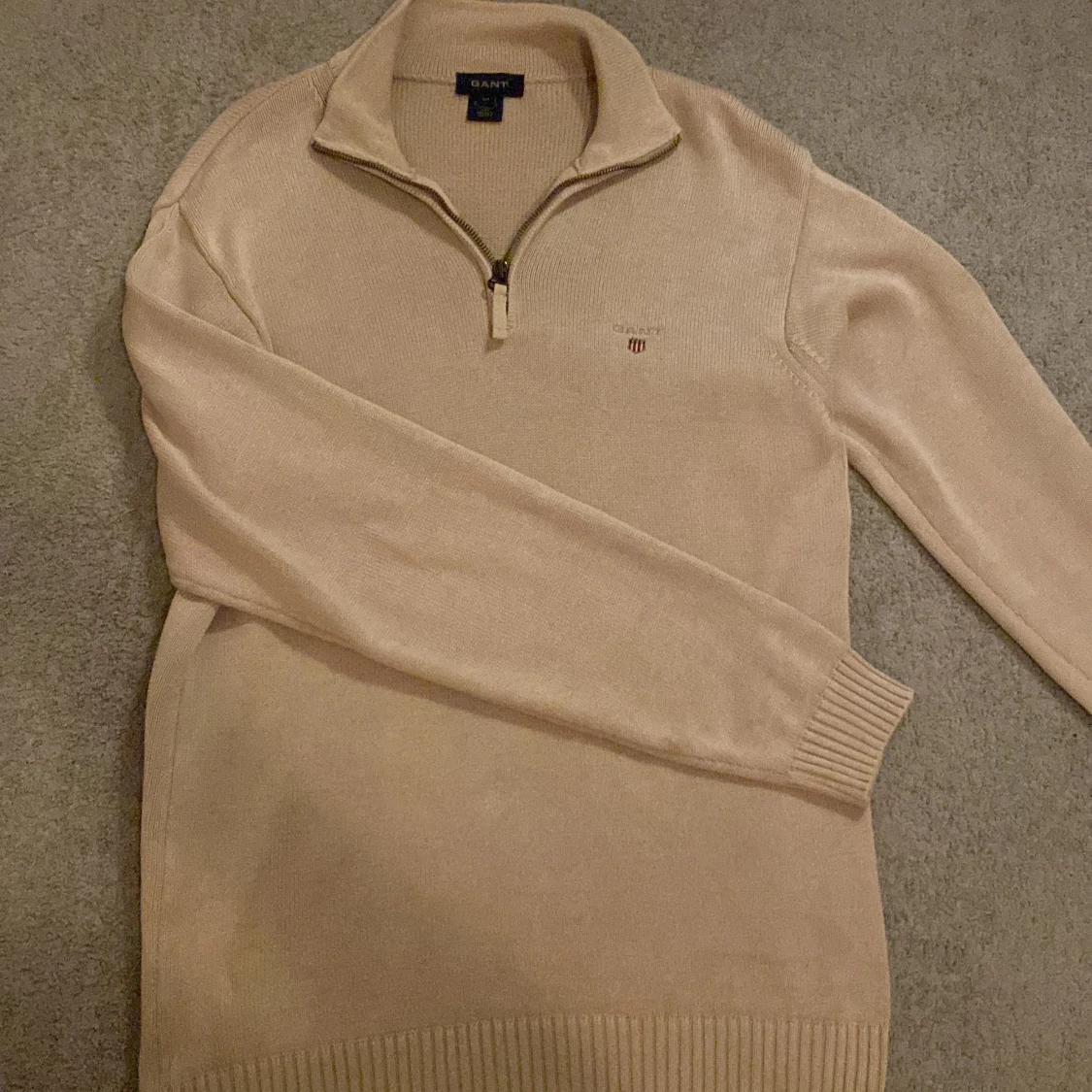 Beige stickad tröja från GANT
