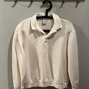 Pikétröja från Zara - Pikétröja från Zara. Storlek medium men sitter mer som xs/s