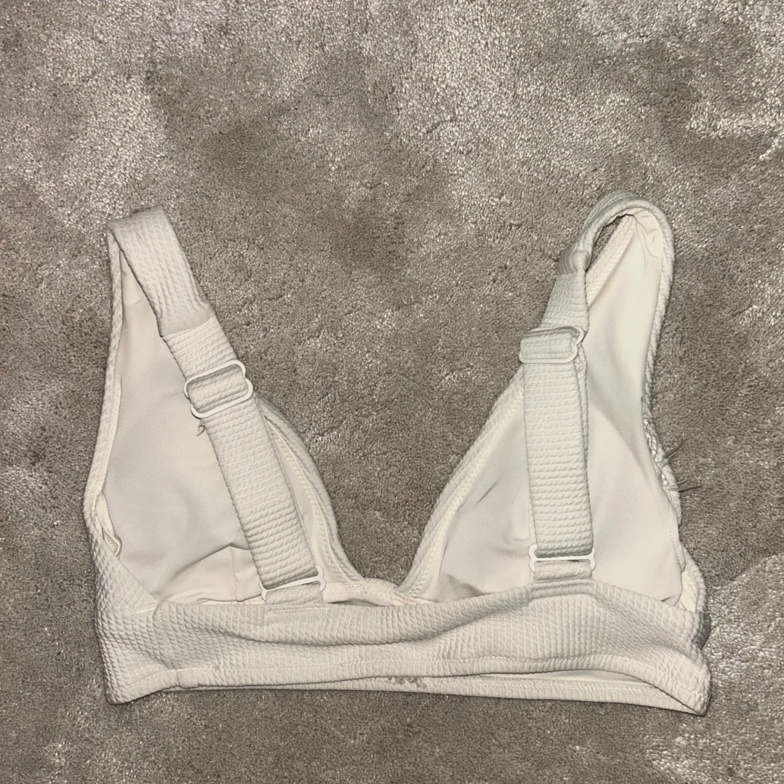 Vit ribbad bikiniöverdel - 1