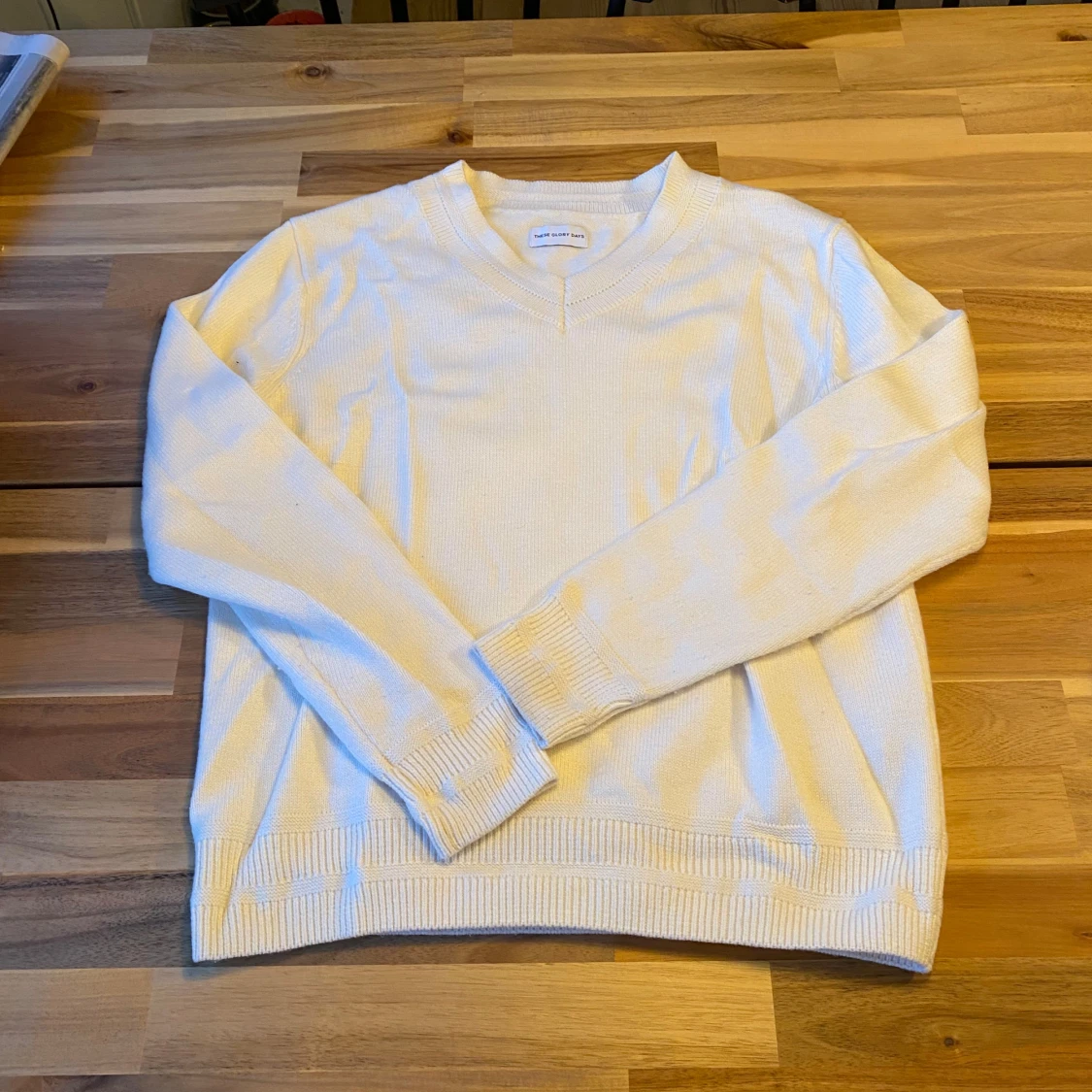 Vit tröja från These Glory Days