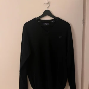 Svart tröja från Gant - Storlek L   Ny pris 999 skick 5 av 5 pris är inte hugget u sten 