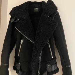 Svart jacka Zara 🤍 - Svart jacka från Zara ❤️‍🔥