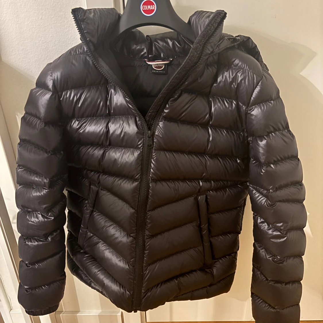 Svart dunjacka från Colmar