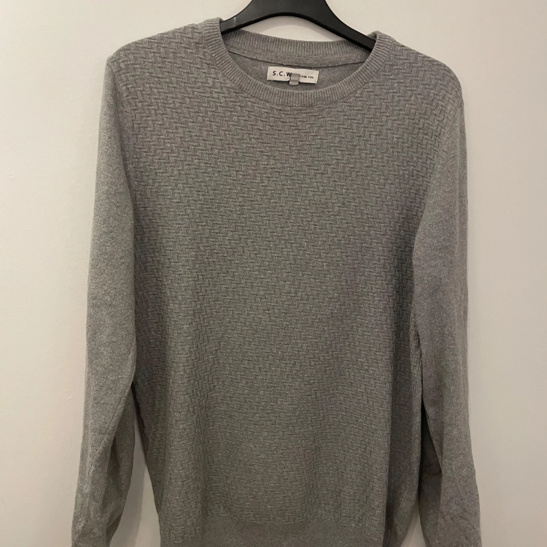 Grå tröja från S.C.W
