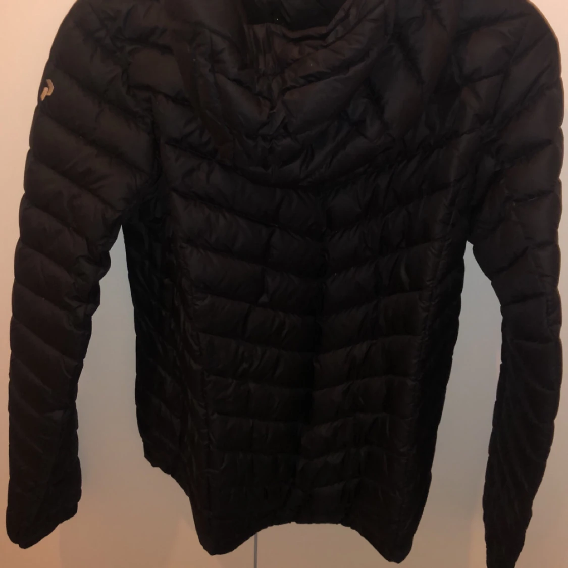 Svart dunjacka från Peak Performance - 1