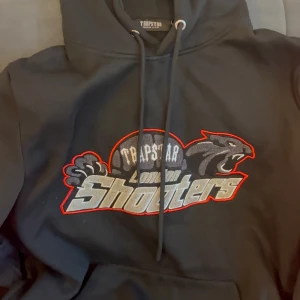 Trapstar tracksuit  - Tja säljer nu denna feta Trapstar tracksuiten! Mkt bra skick storlek M