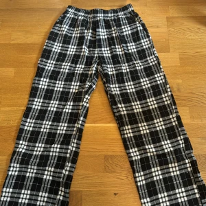 Pyjamasbyxor - Pyjamasbyxor ifrån madlady. Nyskick och alldrig använda. 
