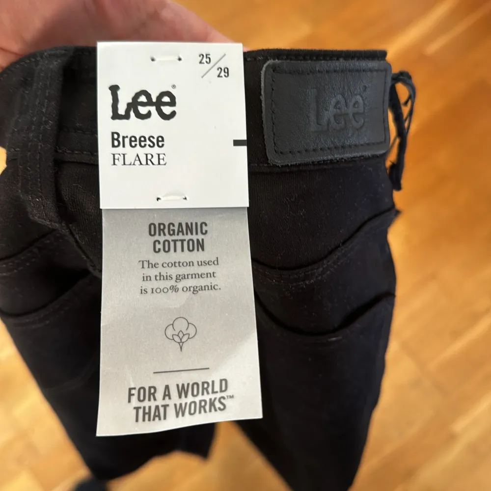 Ett par snygga jeans från lee, helt oanvända lappar finns kvar! Hör av er vid frågor!lowwaist!!. Jeans & Byxor.