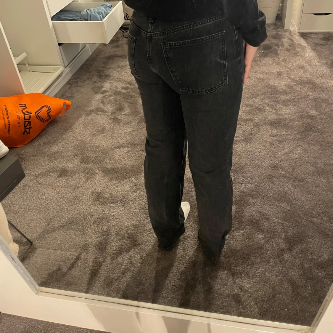 Gråsvarta jeans - 90