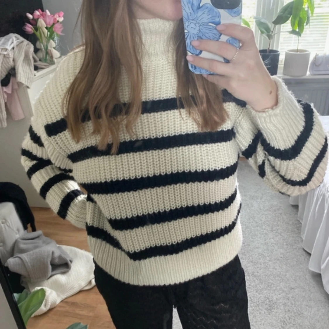 Randig stickad tröja med halvpolo från hm