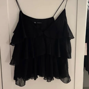 Topp - Supersnygg topp från zara! Perfekt till fest eller vardag💗
