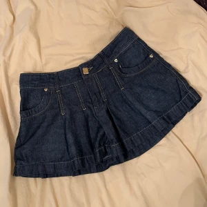 Minikjol - En snygg minikjol som tyvärr inte kommer till användning mer