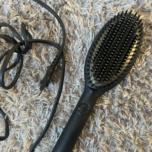 Ghd Glide - Ghd plattångs borste. Den är aldrig använd  Tyvärr har jag inte kvar kartongen till den