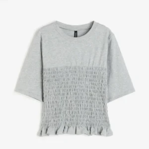 Smockad topp - I nyskick med prislapp kom privat för egna bilder!